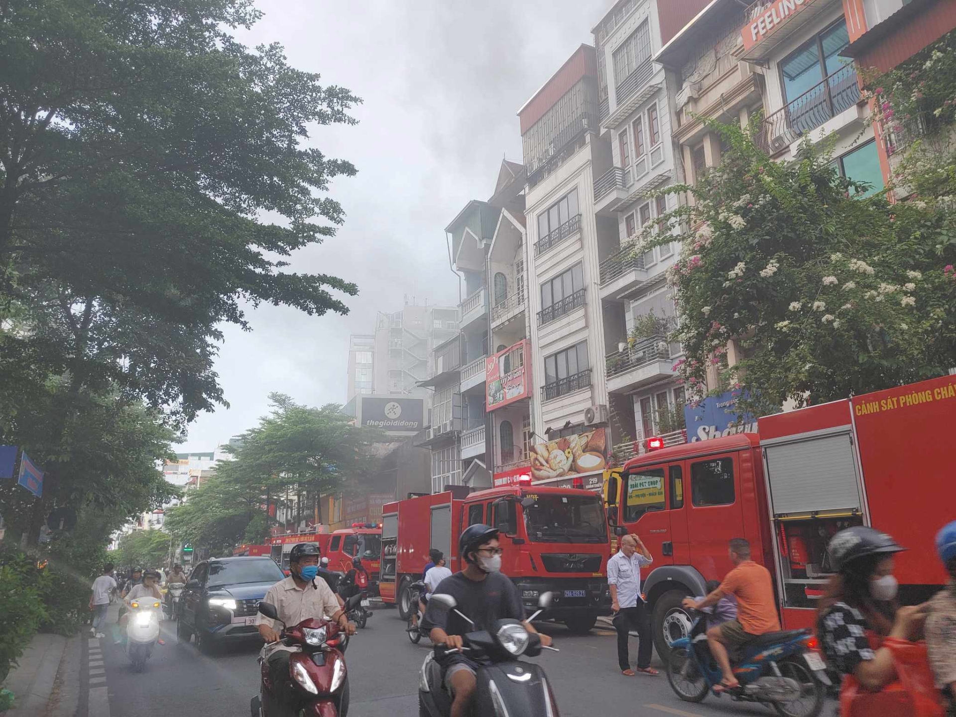 Hiện trường vụ cháy nhà, 3 người chết ở Hà Nội - Ảnh 2.