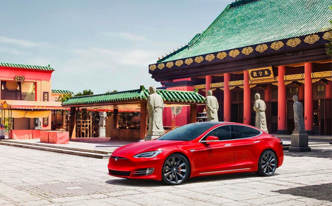 Sau gây hấn cả ngành xe Trung Quốc khiến 2 start-up suýt đổ sụp, vì đâu Tesla bất ngờ &quot;quay xe&quot;? - Ảnh 1.