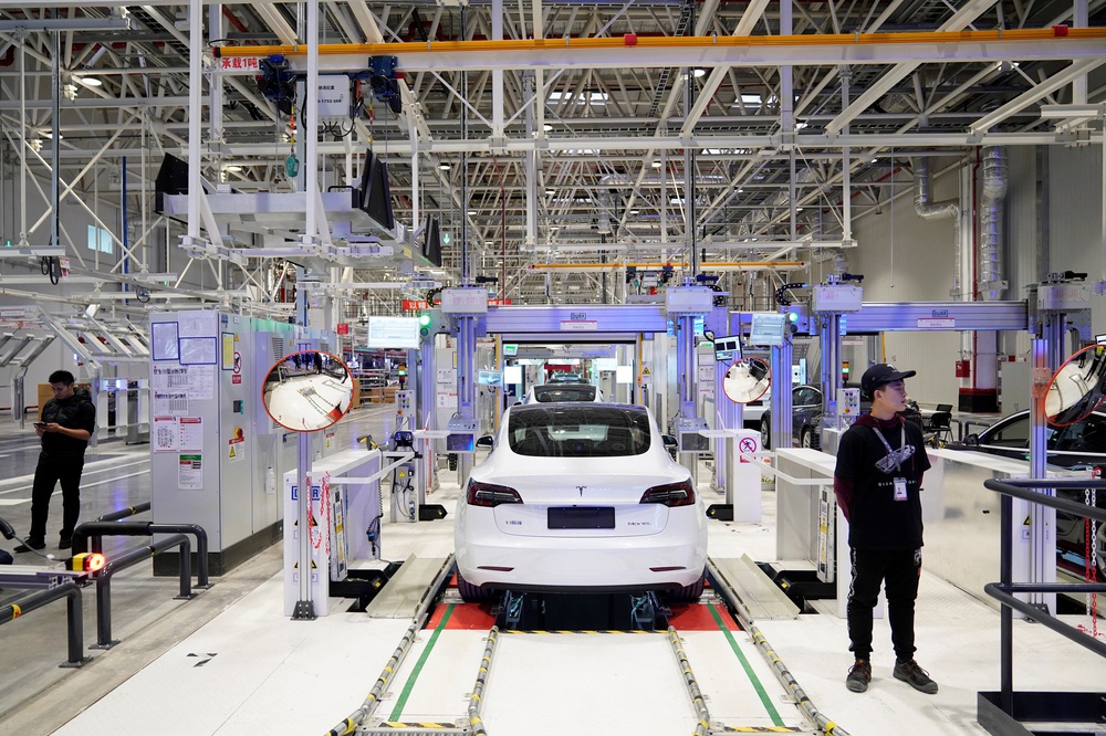 Sau gây hấn cả ngành xe Trung Quốc khiến 2 start-up suýt đổ sụp, vì đâu Tesla bất ngờ &quot;quay xe&quot;? - Ảnh 3.