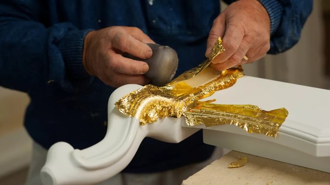 Tại sao vàng là kim loại mà lại mềm và dễ uốn? - Ảnh 1.