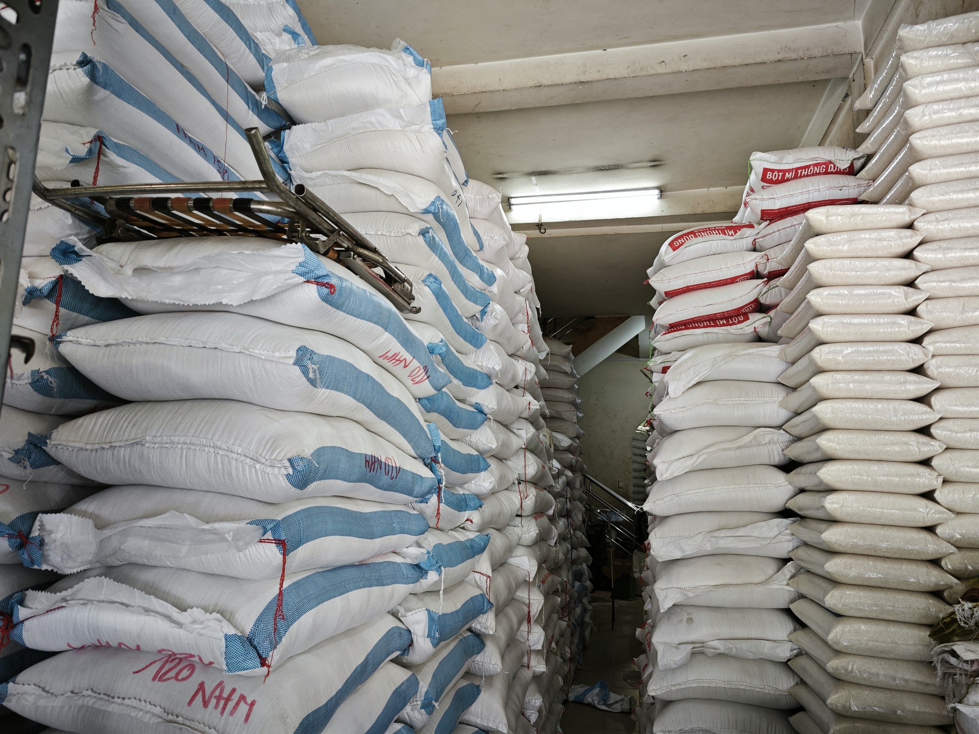 Yêu cầu doanh nghiệp báo cáo gấp gạo tồn kho, hợp đồng xuất khẩu - Ảnh 2.