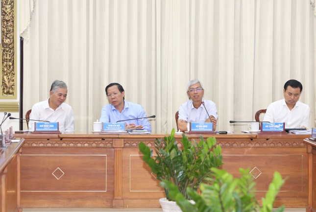 Chủ tịch TPHCM Phan Văn Mãi: Thay đổi tâm thế ngay từ ngày đầu Nghị quyết 98 có hiệu lực - Ảnh 2.