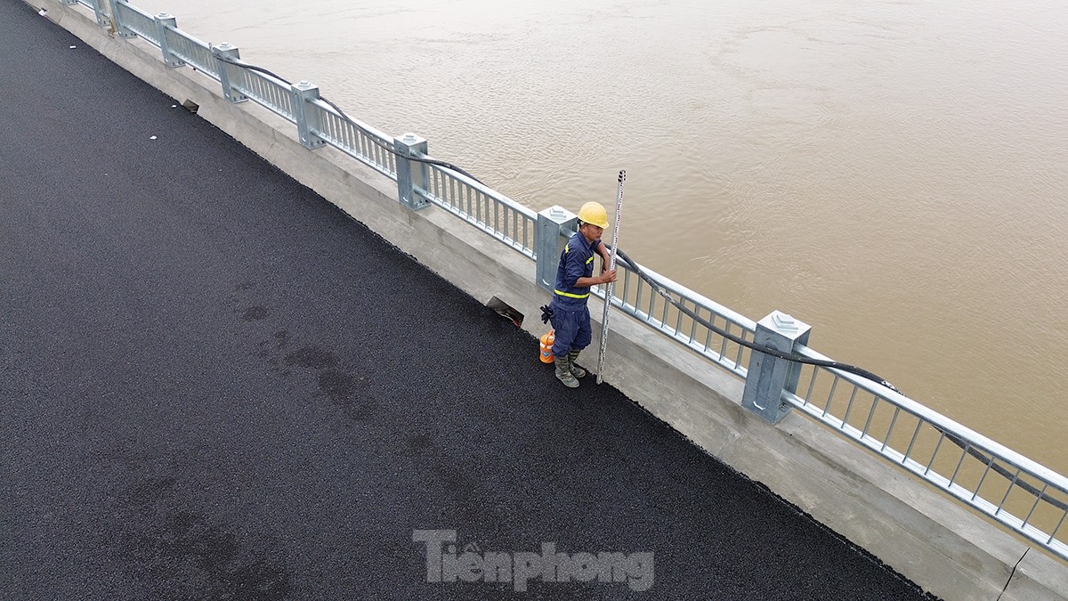 Toàn cảnh tăng tốc thi công cầu hơn 2.500 tỷ đồng vượt sông Hồng - Ảnh 5.
