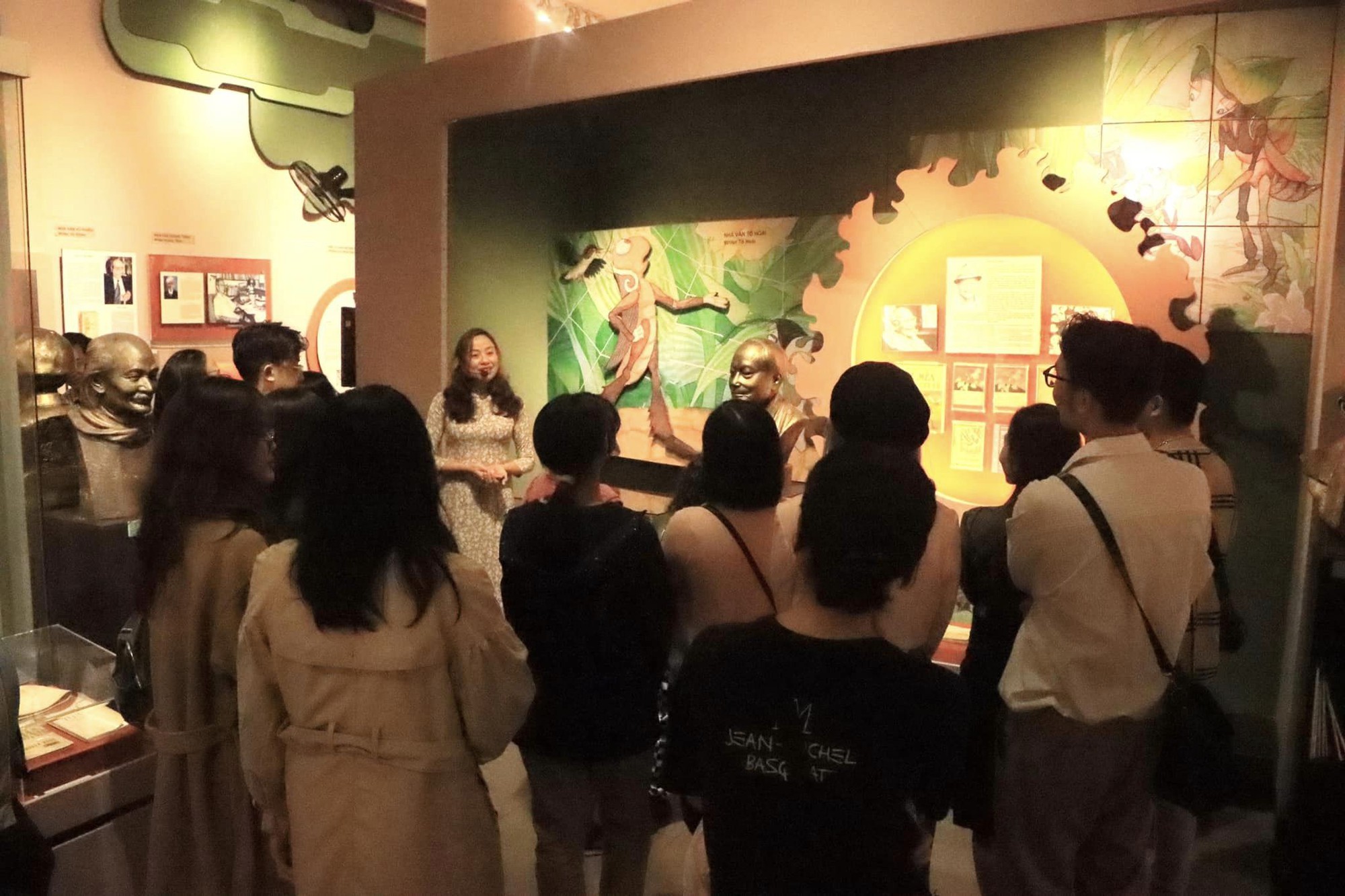 Trải nghiệm Hà Nội về đêm với các tour thăm bảo tàng, tận mắt thấy những sản phẩm ký ức lịch sử - Ảnh 12.