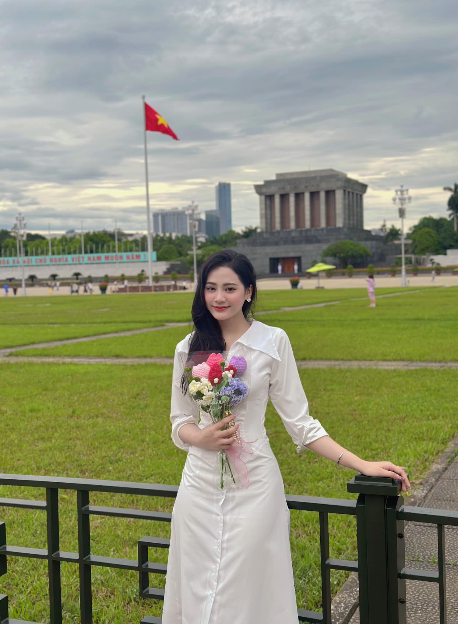 Hoa hậu đặc biệt nhất Việt Nam: Trả lại vương miện ngay khi đăng quang, nhan sắc và cuộc sống hiện ra sao? - Ảnh 4.
