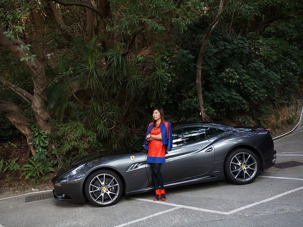 Không phải Anh hay Dubai, quốc gia này mới là nơi có nhiều phụ nữ mua Ferrari nhiều nhất thế giới: Bản lĩnh và độ chịu chơi có thừa - Ảnh 2.
