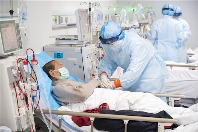 Trung Quốc điều tra 168 lãnh đạo bệnh viện bị nghi tham nhũng thời COVID-19 - Ảnh 1.