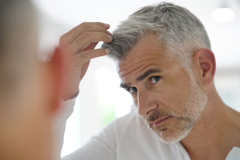 Nghiên cứu của Đại học Harvard chỉ ra mối liên hệ giữa tóc bạc và ung thư: Thực hư ra sao? - Ảnh 1.