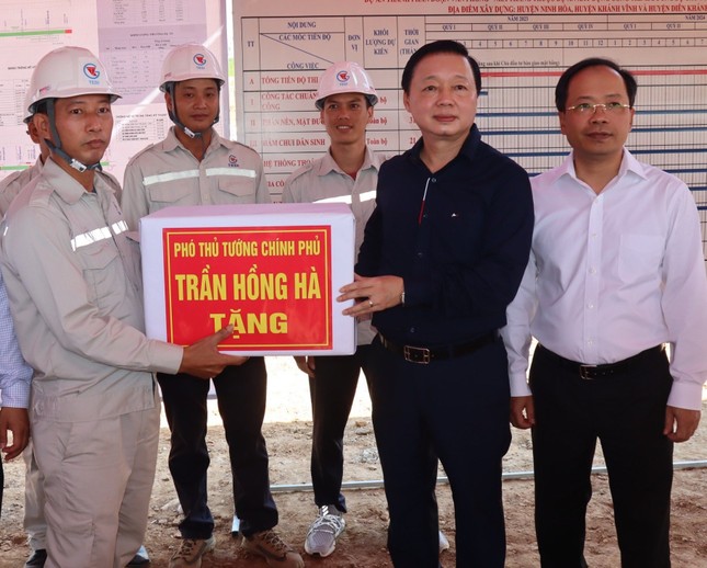 Phó Thủ tướng 'thúc' tiến độ cao tốc Bắc - Nam qua 4 tỉnh miền Trung - Ảnh 3.