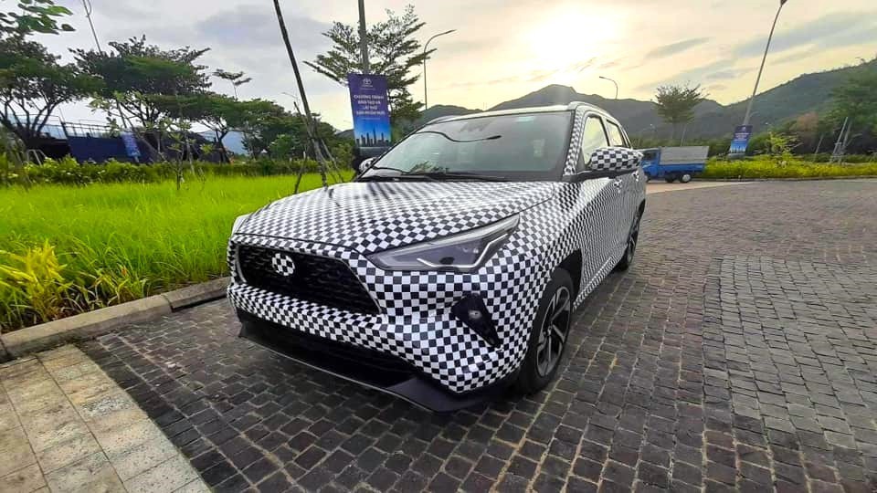 Phát hiện Toyota Yaris Cross chạy thử tại Việt Nam: Đủ đồ như bản quốc tế, thách thức Creta, Seltos - Ảnh 1.