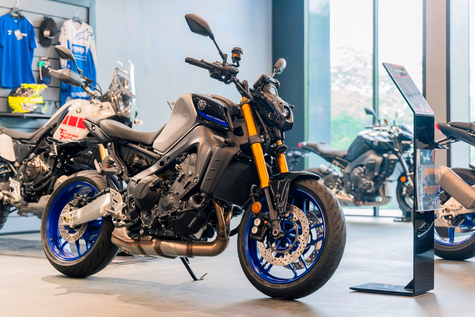 Bên trong showroom mô tô lớn nhất miền Bắc của Yamaha: Tổng đầu tư hơn 19 tỷ đồng, 15 mẫu xe giá trăm triệu cho tín đồ phân khối lớn - Ảnh 6.