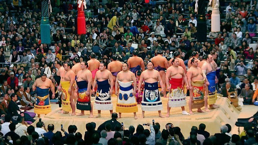 ‘Nóng’ trở lại sau một bộ phim của Netflix, các Sumo đang trở thành thỏi nam châm hút khách du lịch tới Nhật Bản - Ảnh 1.