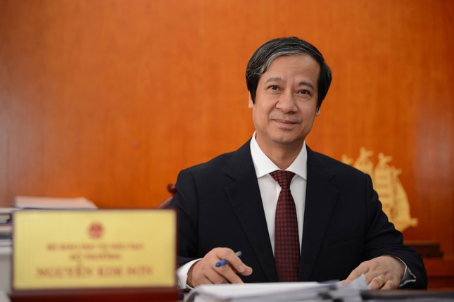 Bộ trưởng GD&ĐT Nguyễn Kim Sơn: Hơn 40.000 giáo viên bỏ việc, khó chồng khó - Ảnh 1.