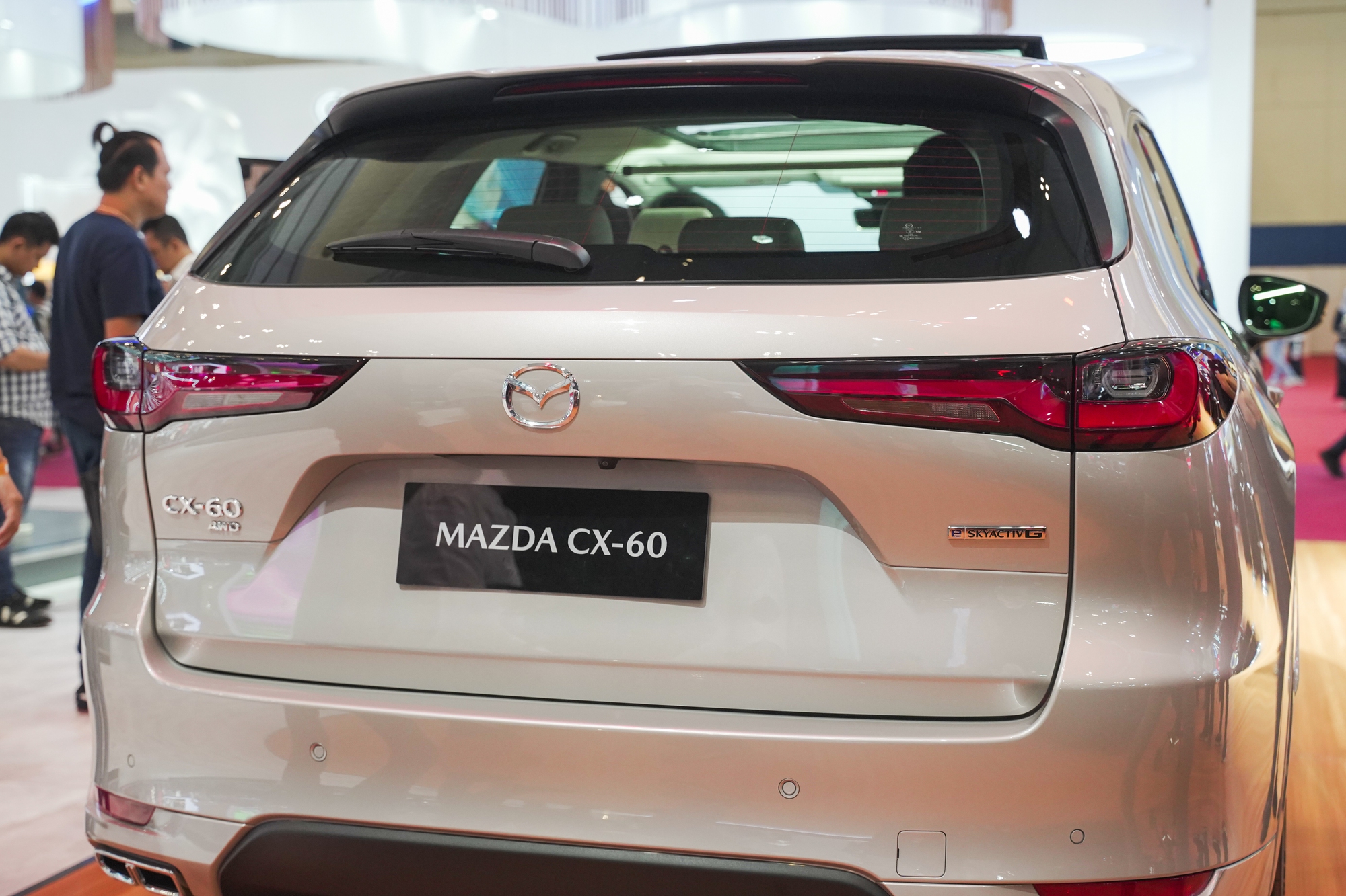 Cận cảnh Mazda CX-60 2023: SUV tiệm cận hạng sang, giá quy đổi 1,8 tỷ đồng, bỏ ngỏ khả năng về Việt Nam - Ảnh 7.