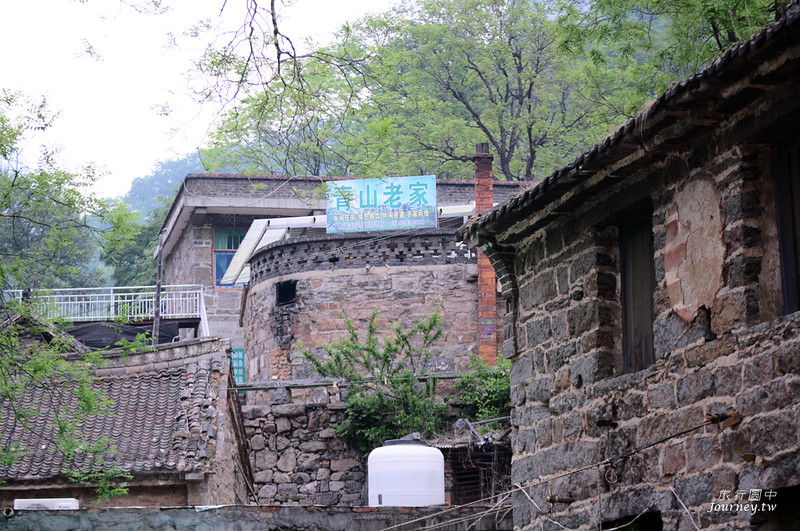 Bí ẩn ngôi làng cổ Trung Quốc nằm giữa trời, người dân tự tay đục núi làm đường đi lại, bất ngờ giúp cả làng phát tài