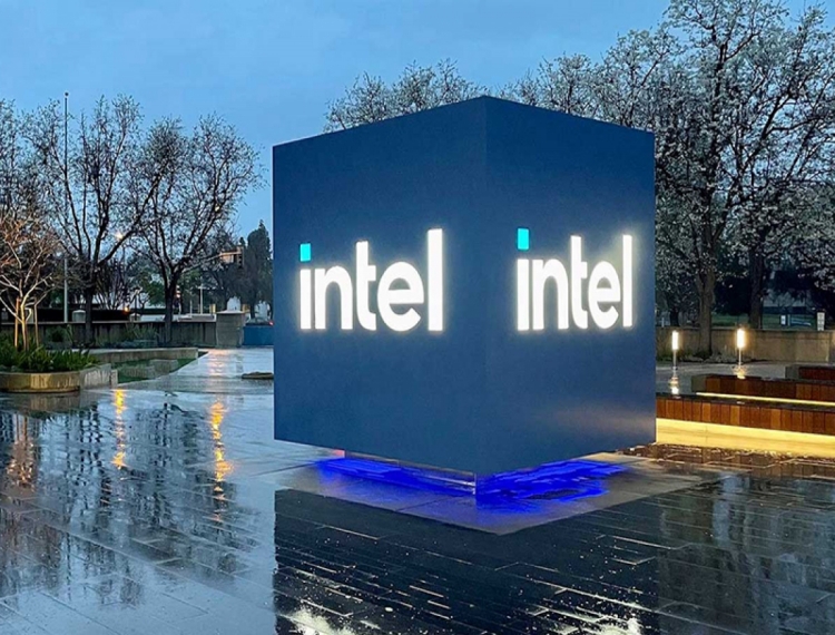 Vá lỗ hổng bảo mật, Intel làm chậm hàng tỷ máy tính trên thế giới - Ảnh 1.