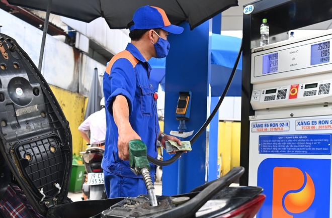 Bộ Tài chính: Tỷ trọng thuế trong giá xăng, dầu bán ở Việt Nam ở mức thấp - Ảnh 1.
