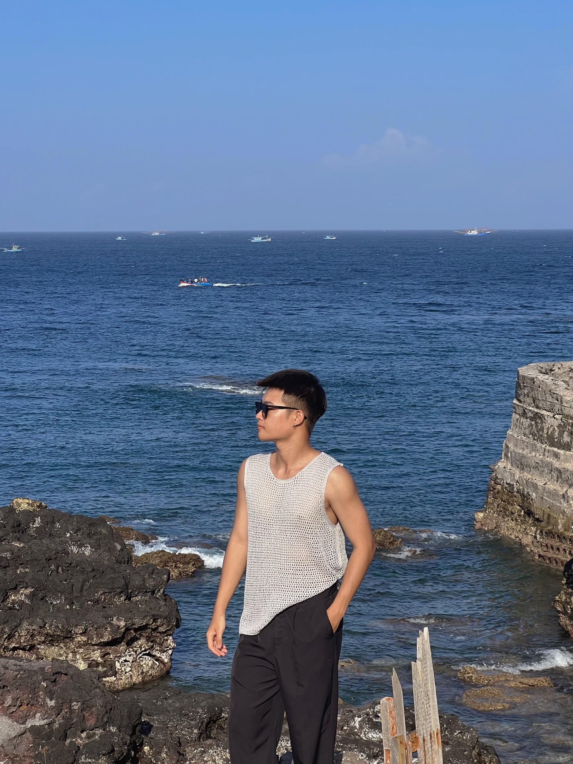 Chàng trai 25 tuổi bỏ nghề Y ra đảo Phú Quý học đánh cá và sống tiết kiệm mỗi ngày - Ảnh 2.