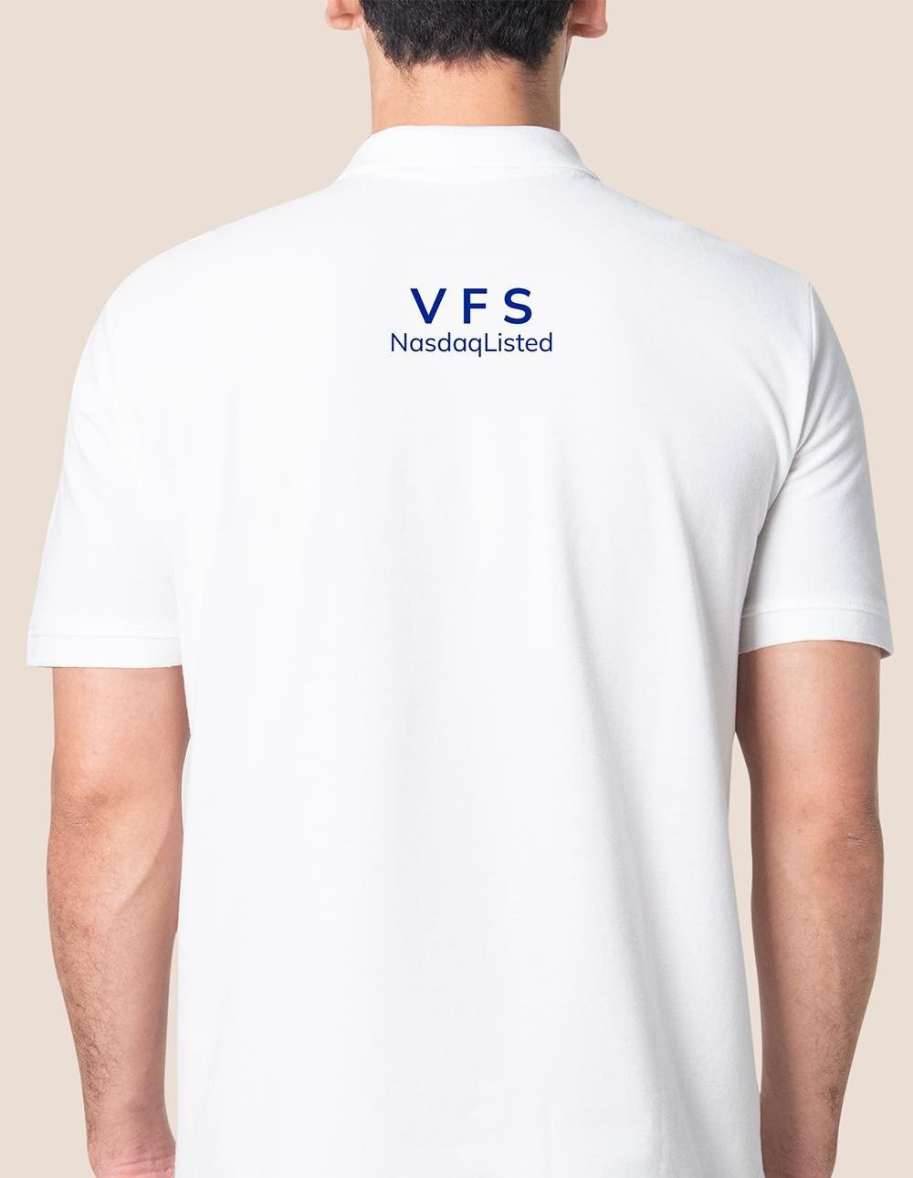 Kỷ niệm sự kiện niêm yết thành công trên sàn chứng khoán Mỹ, VinFast tung ra 1.000 chiếc áo phiên bản giới hạn in chữ VFS - Ảnh 2.