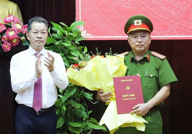 Công bố quyết định của Ban Bí thư về công tác cán bộ ở Đà Nẵng - Ảnh 1.