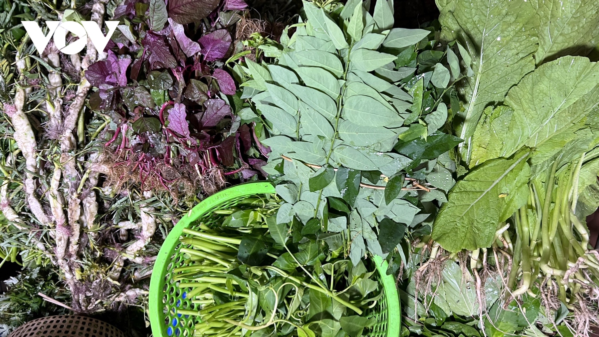 Lương thực, thực phẩm, rau xanh tăng giá ở Hà Nội - Ảnh 1.