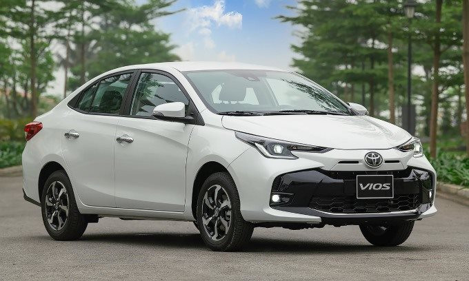 Doanh số Toyota Vios 2023 ‘về mặt đất’ sau tháng đầu trả hàng đặt trước bùng nổ - Ảnh 1.
