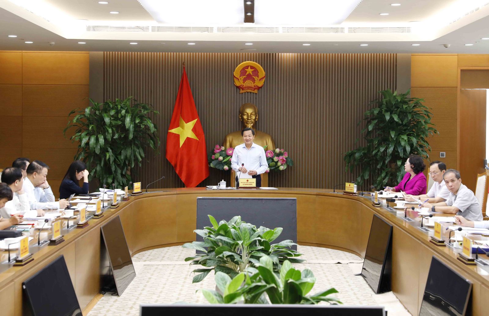 Phó Thủ tướng Lê Minh Khái chủ trì họp rà soát 2 Thông tư của Ngân hàng nhà nước - Ảnh 1.