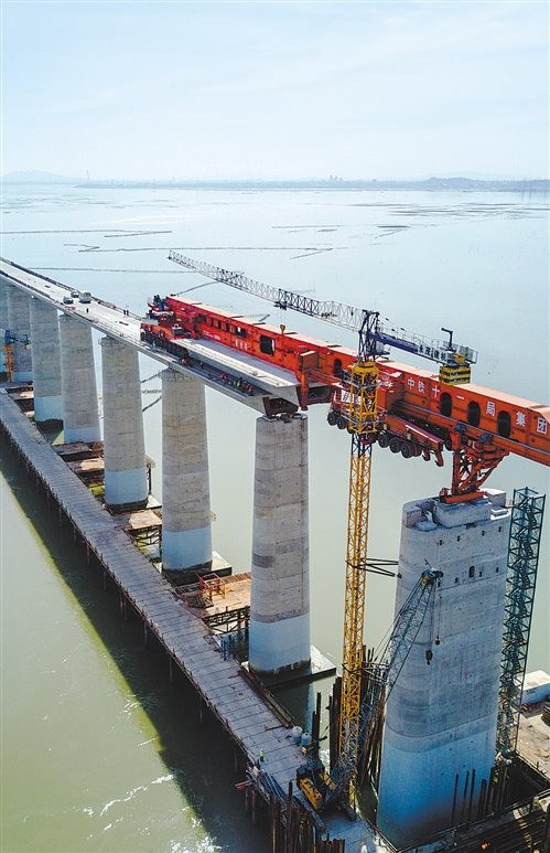 Trung Quốc phát minh ‘siêu cỗ máy’ bất bại, có khả năng xây cầu khổng lồ thần tốc, nâng vật nặng lên tới 1000 tấn, giúp giảm mạnh 20% chi phí thi công - Ảnh 2.