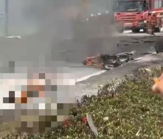 Máy bay Malaysia rơi và phát nổ giữa đường cao tốc, vỡ thành nhiều mảnh khiến toàn bộ hành khách thiệt mạng - Ảnh 3.