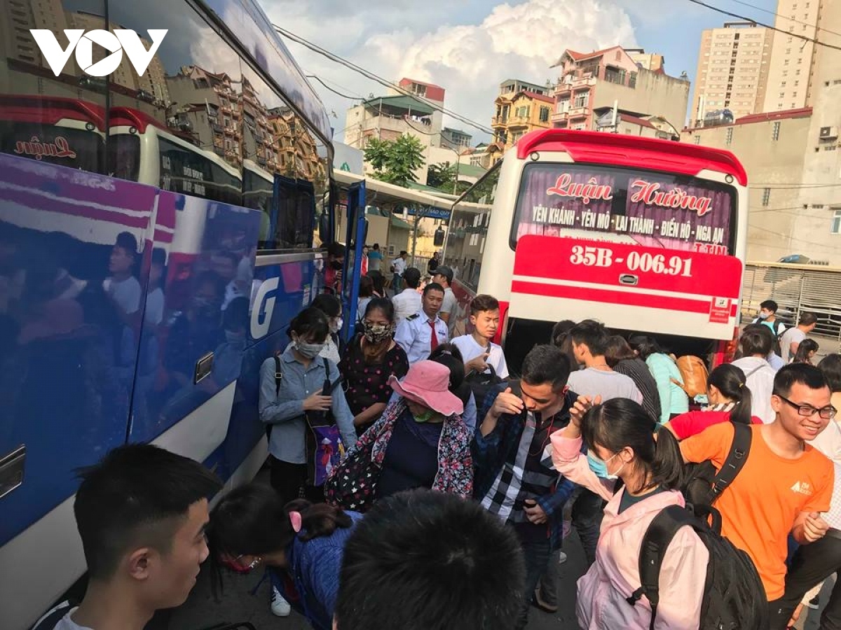 Các bến xe Hà Nội dự kiến lượng khách tăng 300% vào dịp nghỉ lễ 2/9 - Ảnh 3.