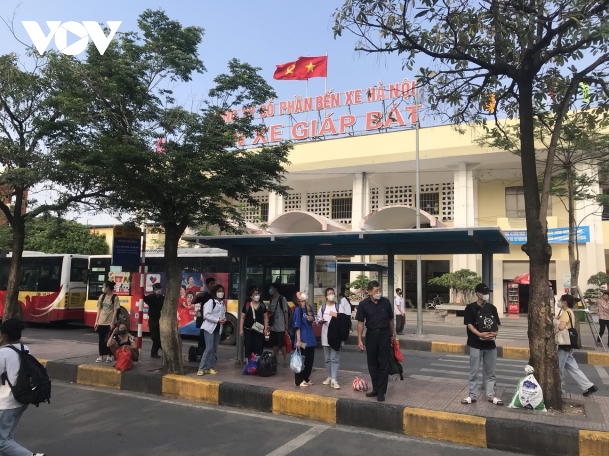 Các bến xe Hà Nội dự kiến lượng khách tăng 300% vào dịp nghỉ lễ 2/9 - Ảnh 1.