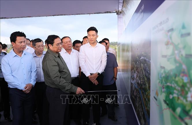 Thủ tướng Phạm Minh Chính khảo sát, kiểm tra các cơ sở, dự án kinh tế - xã hội tại Kon Tum - Ảnh 2.