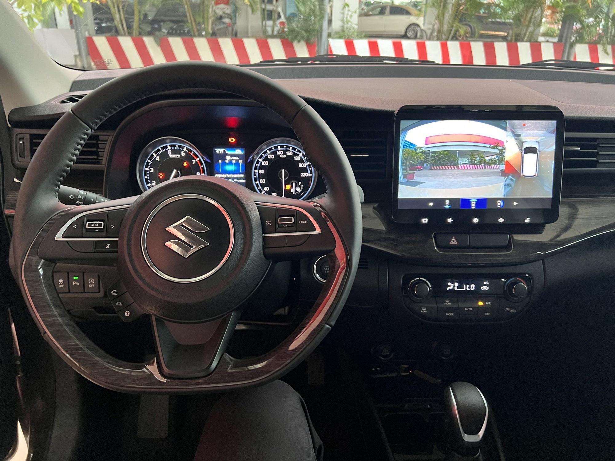 Suzuki Ertiga hybrid giảm giá 100 triệu tại đại lý: Bản đắt nhất chỉ hơn 500 triệu, rẻ hơn cả Xpander số sàn - Ảnh 6.