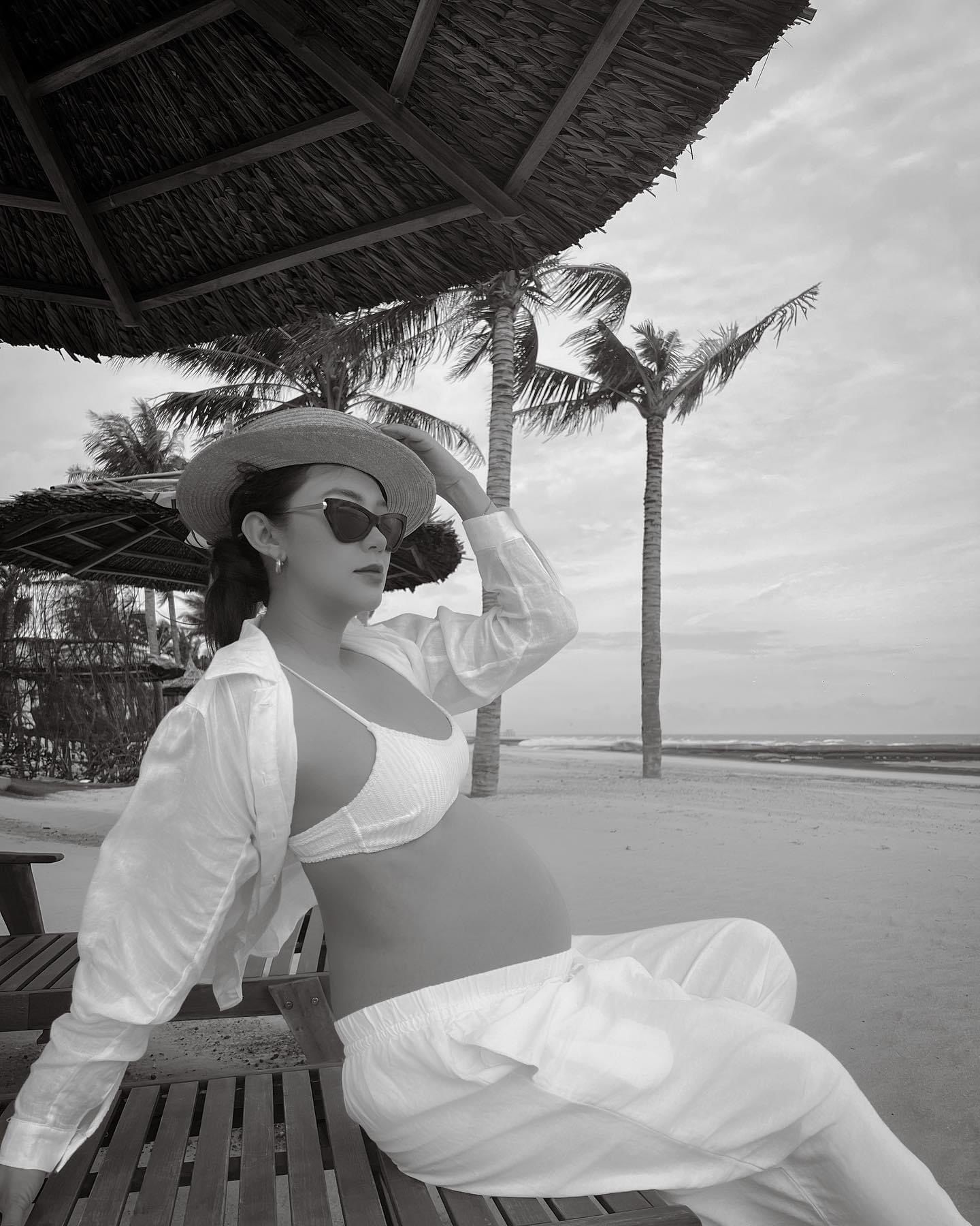 Minh Hằng khoe trọn bụng bầu tháng cuối thai kỳ, háo hức chào đón con đầu lòng - Ảnh 1. Minh Hằng khoe trọn bụng bầu tháng cuối thai kỳ, háo hức chào đón con đầu lòng - Ảnh 1.