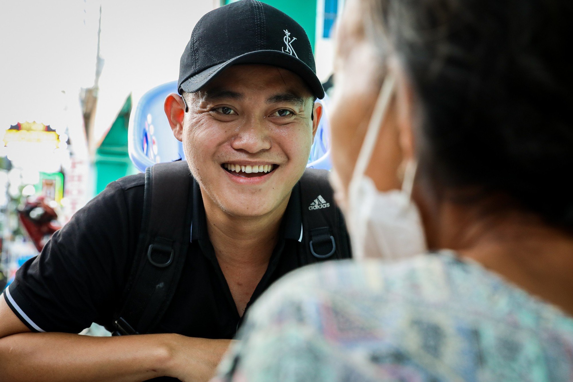 Chàng trai bị lừa cả tỷ đồng nhưng vẫn đạp xe "xin" ve chai, cho người nghèo bốc thăm lì xì - Ảnh 7.