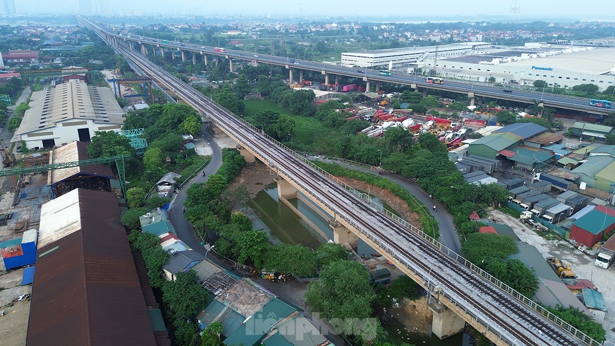 Cận cảnh cây cầu đầu tiên nối liền hai bờ sông Hồng và Đông Anh với các quận nội thành Hà Nội - Ảnh 4.