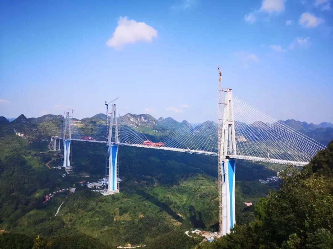 Trung Quốc chi hơn 5 nghìn tỷ đồng…xây công trình ‘nằm giữa không trung’, cao ngang tòa nhà 110 tầng, dài hơn 2.135 m khiến thế giới ngỡ ngàng - Ảnh 1.