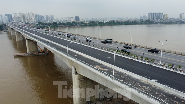 Cầu Vĩnh Tuy 2 thảm xong bê tông nhựa, thông xe cuối tháng 9 - Ảnh 9.