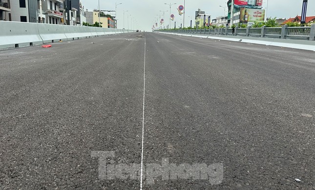 Cầu Vĩnh Tuy 2 thảm xong bê tông nhựa, thông xe cuối tháng 9 - Ảnh 6.
