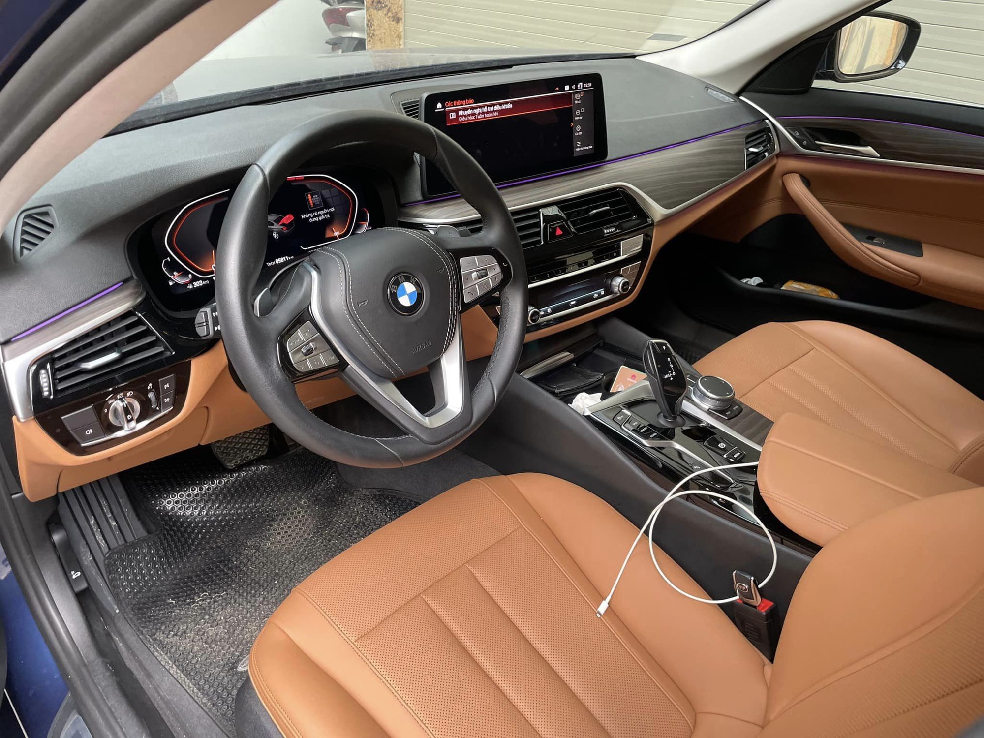 BMW 5-Series 2022 chạy 5.000 km rao bán chưa đến 1,8 tỷ đồng: Rẻ hơn cả C 300 AMG mới - Ảnh 3.