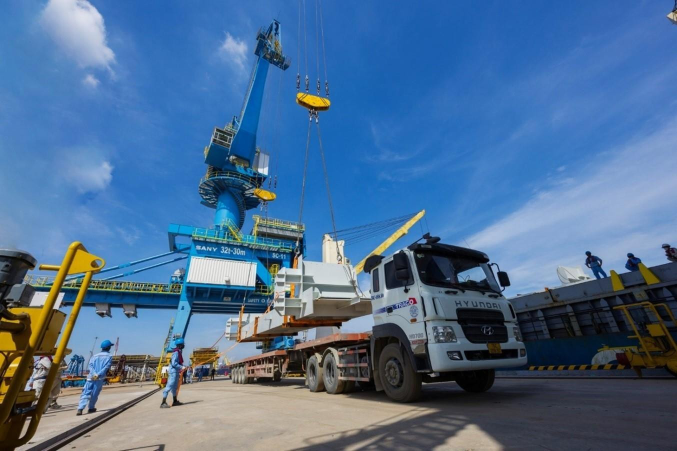 Dự án cảng container quy mô 3.700 tỷ đồng của Hòa Phát chính thức hoạt động bến đầu tiên