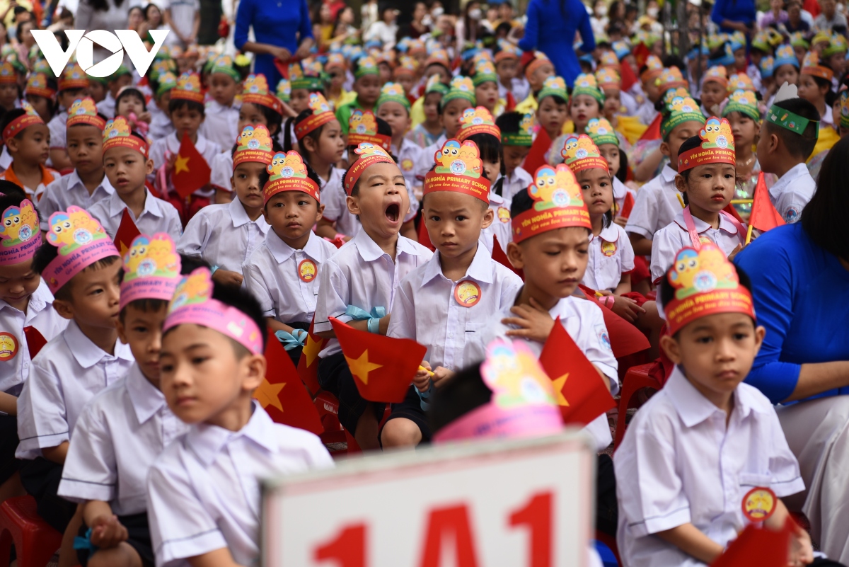 Trường tiểu học đầu tiên ở Hà Nội rộn ràng đón học sinh lớp 1 vào năm học mới - Ảnh 9.
