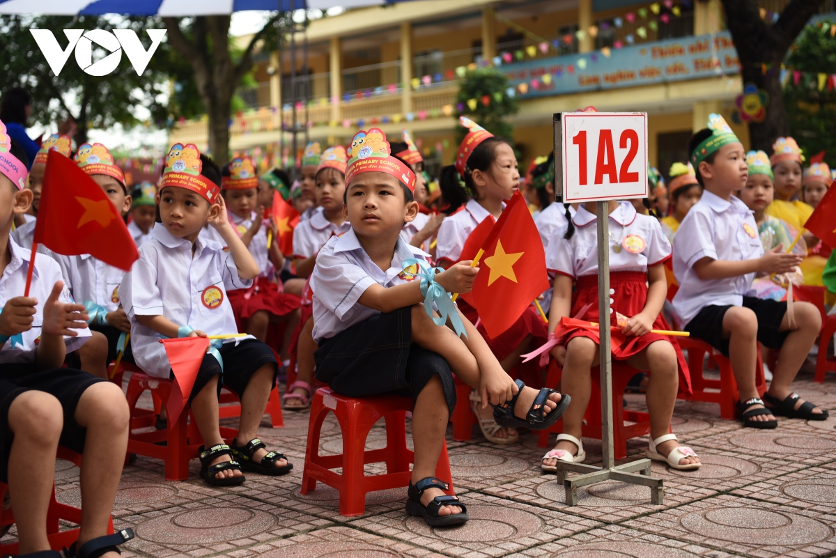 Trường tiểu học đầu tiên ở Hà Nội rộn ràng đón học sinh lớp 1 vào năm học mới - Ảnh 5.