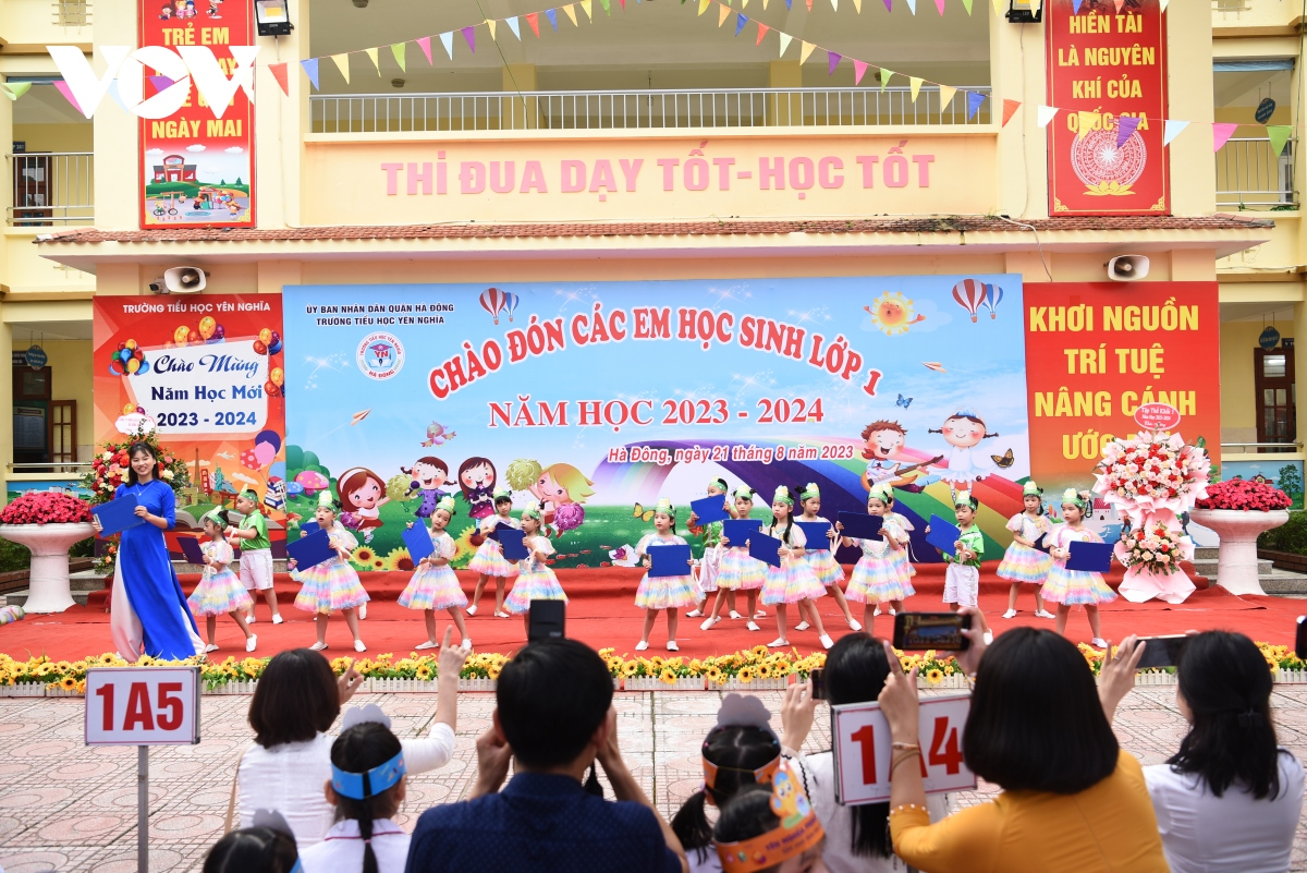 Trường tiểu học đầu tiên ở Hà Nội rộn ràng đón học sinh lớp 1 vào năm học mới - Ảnh 6.