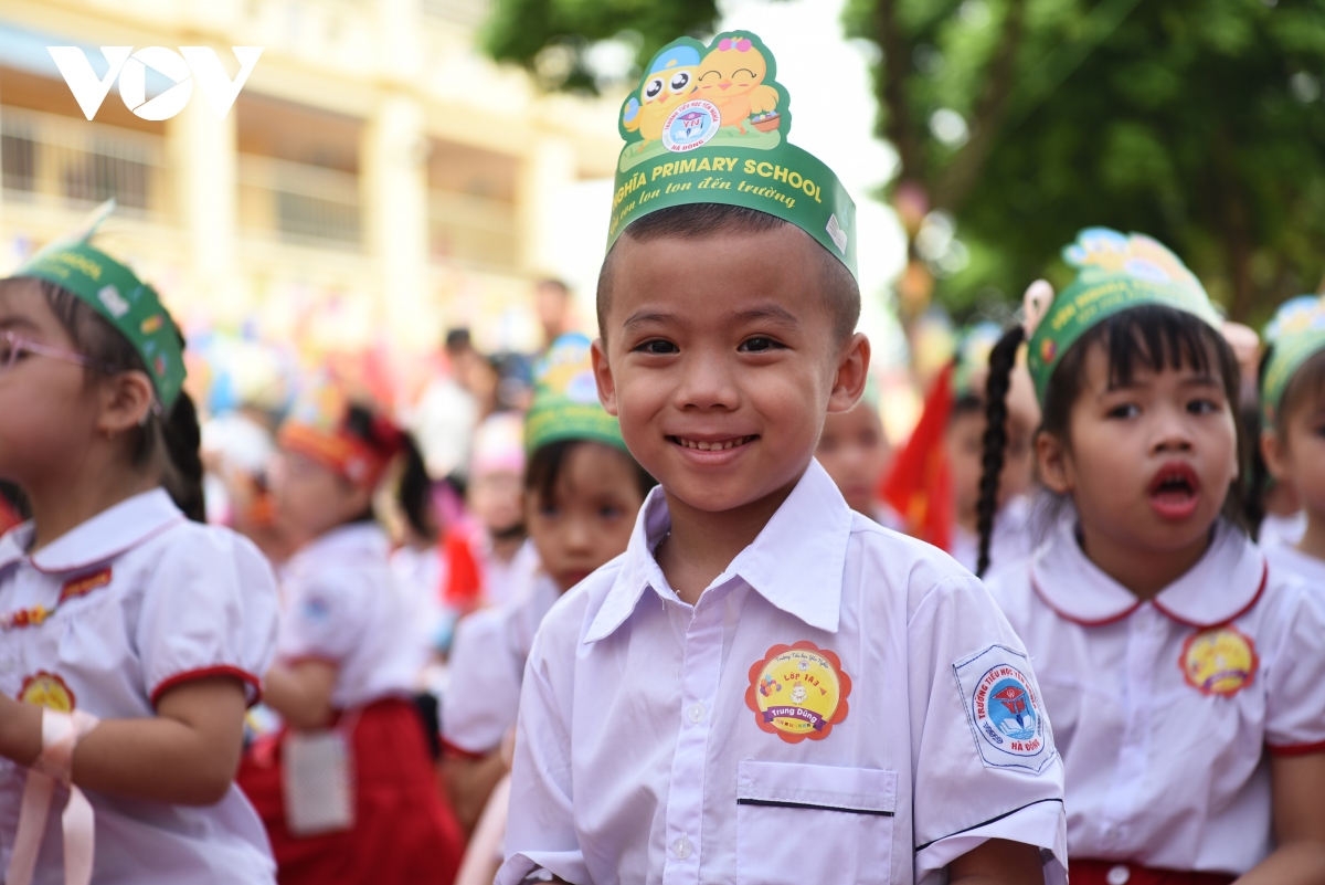 Trường tiểu học đầu tiên ở Hà Nội rộn ràng đón học sinh lớp 1 vào năm học mới - Ảnh 7.
