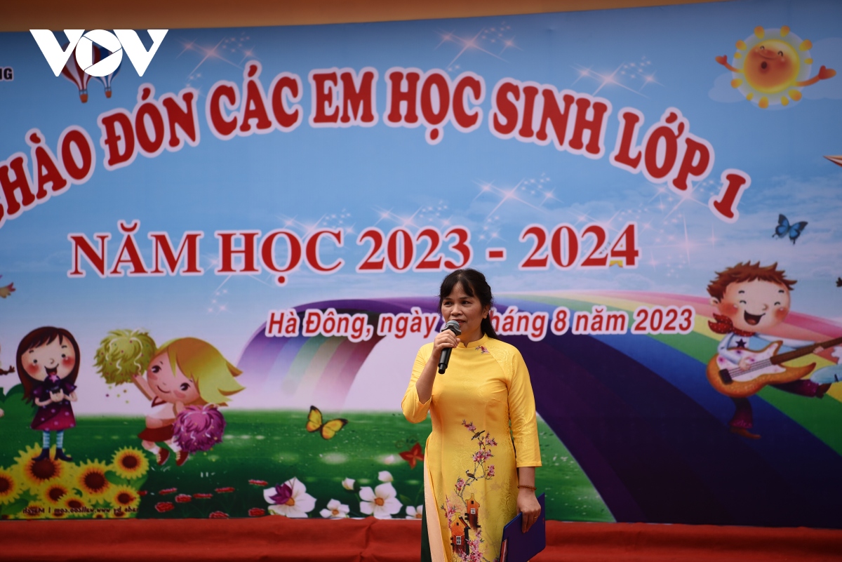 Trường tiểu học đầu tiên ở Hà Nội rộn ràng đón học sinh lớp 1 vào năm học mới - Ảnh 8.