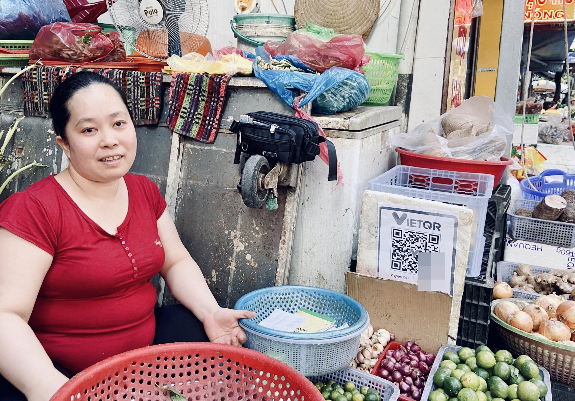 Độ phủ sóng của thói quen thanh toán không tiền mặt: Từ hàng ăn uống vỉa hè đến chợ dân sinh, ai ai cũng có mã QR Code - Ảnh 2.