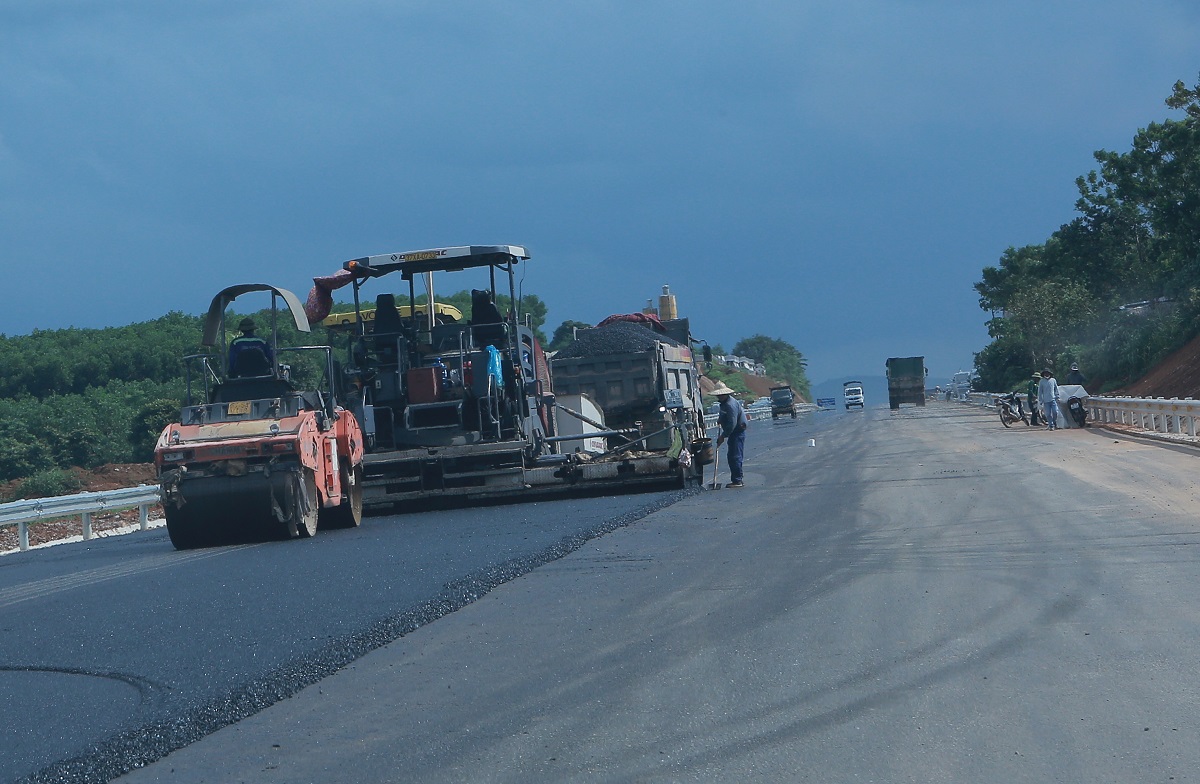 Ngổn ngang cao tốc Quốc lộ 45 - Nghi Sơn trước ngày thông xe - Ảnh 8.