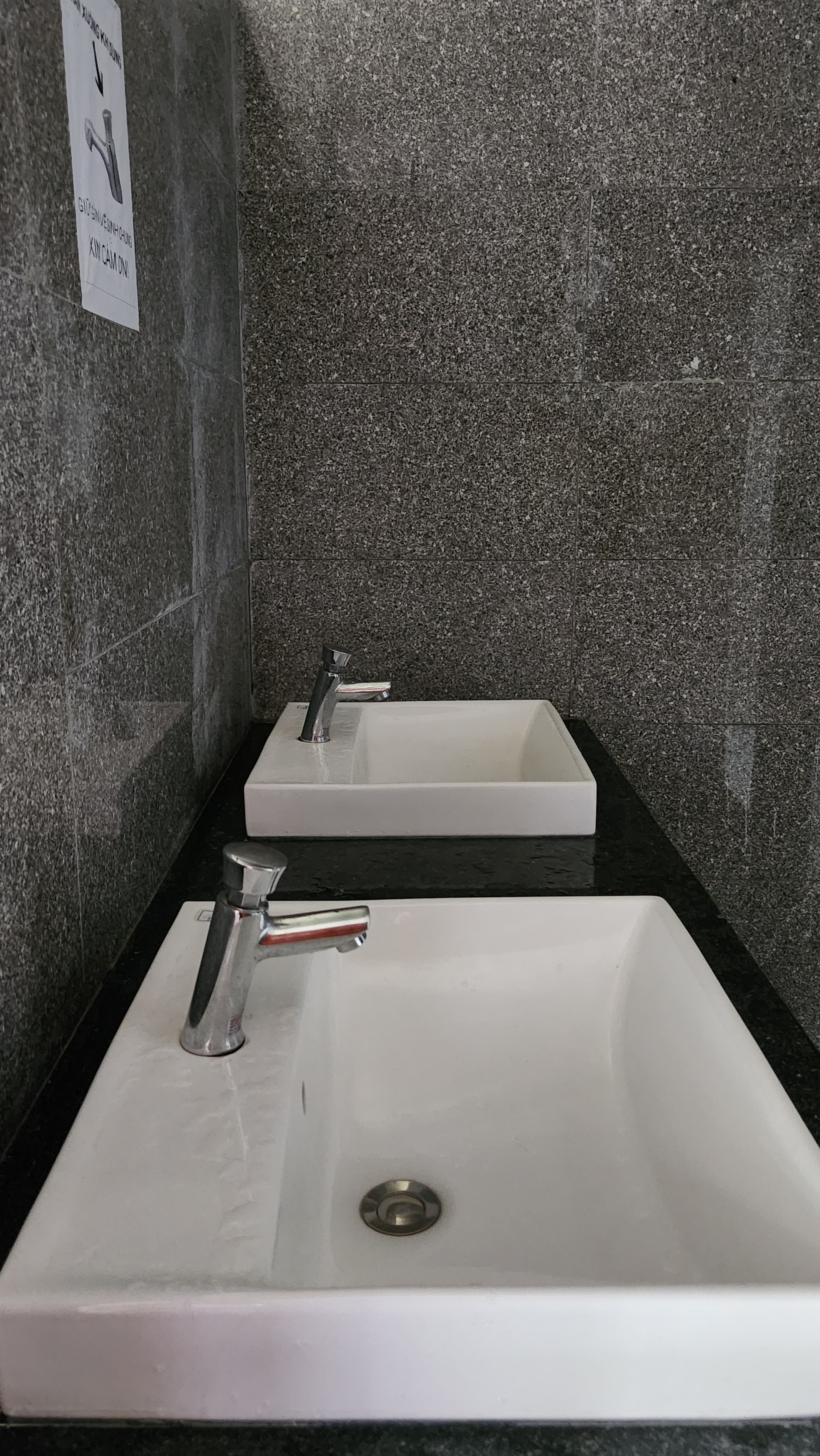 Nhà vệ sinh công cộng như trong khách sạn hạng sang ở Huế - Ảnh 6.