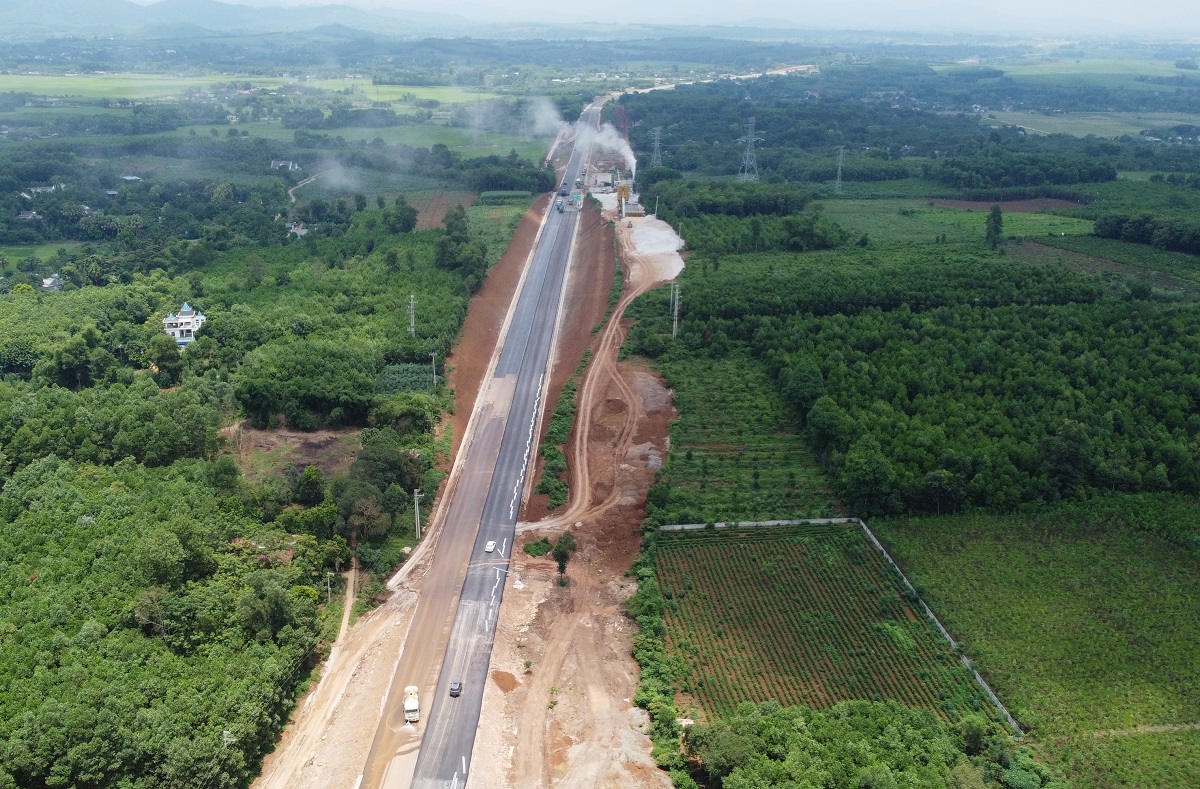 Ngổn ngang cao tốc Quốc lộ 45 - Nghi Sơn trước ngày thông xe - Ảnh 3.